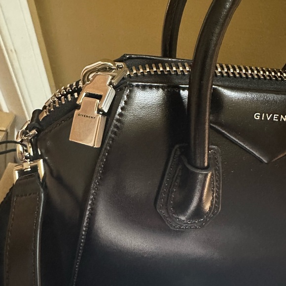 $1469  New Givenchy Mini Antigona Bag in Black Leather BB50TNB1R0 001 - Picture 7 of 16